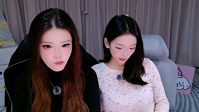 Yiyilailai - 性感椅子舞 😛