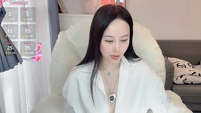 UcUiiy - 内裤脱了塞嘴巴/国王送小粉链接5分钟