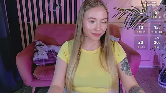 PlayfulEmilia - SHOW ZOOM BIG ASS