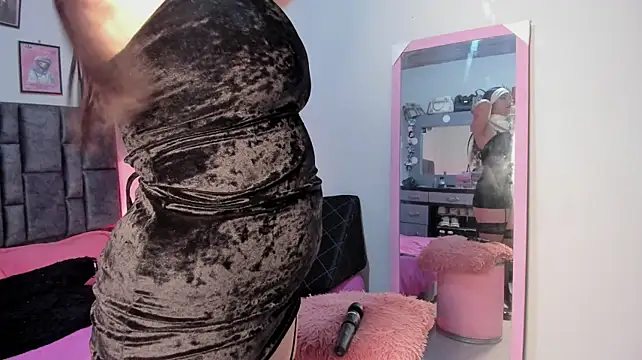 Esmeraldaa- - sexy naked for 5 minutes