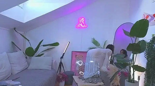 Hannahflora - Housewife duster tease tickels