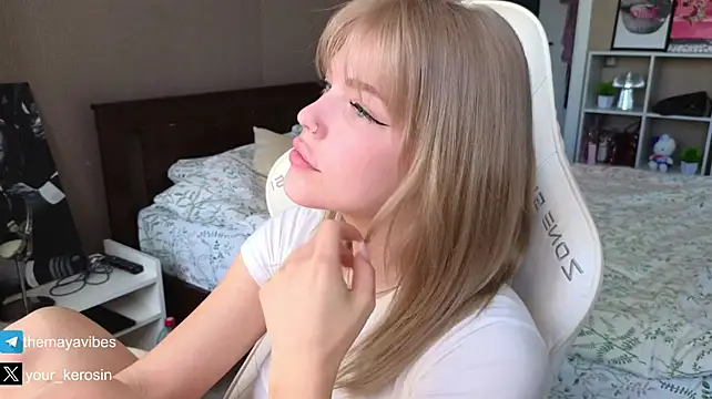 Maya_NextDoor - BODYTOUR