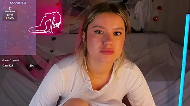 Shakira_Lux - LICK NIPPLES