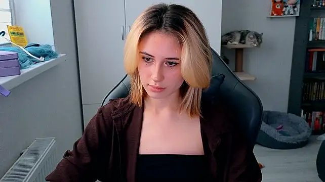 Kate_Moon - bite my lips & lick fingers