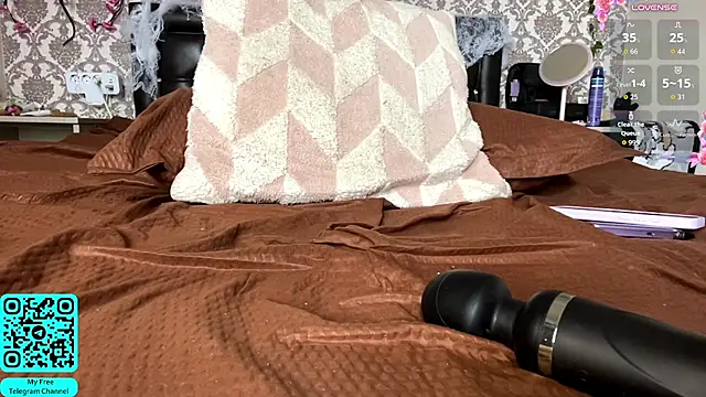 MadalynNosel - sensitive touching of the clitoris