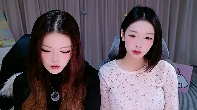 Yiyilailai - 性感椅子舞 😛