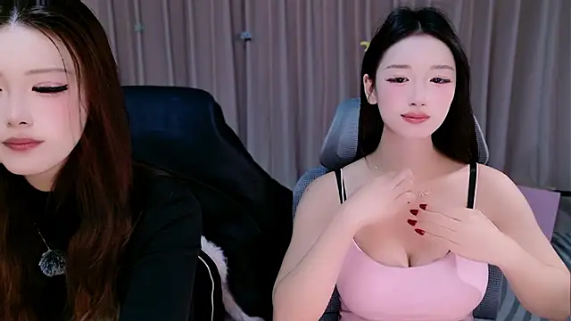 Yiyilailai - 性感椅子舞 😛