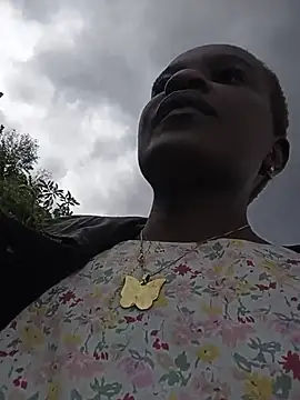 Kenyansexy1 - Risky public flash tits