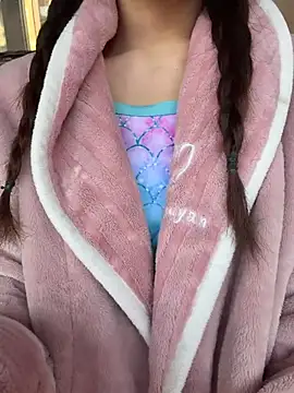 Zhenzhu443 - 抓到我就给糖吃