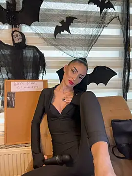 FeetVibe - 👑 Spoil Your Foot Goddess!