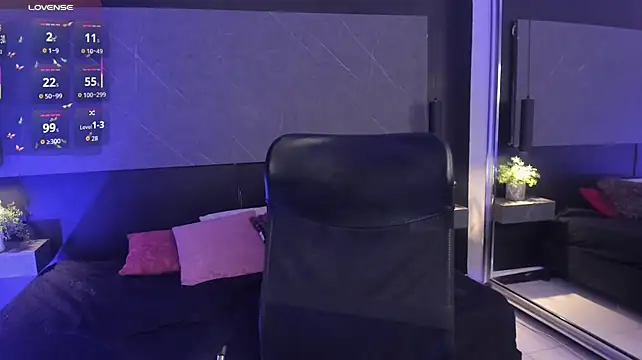 SaraaMills - PANTY OFF + CLIT TEASING😈