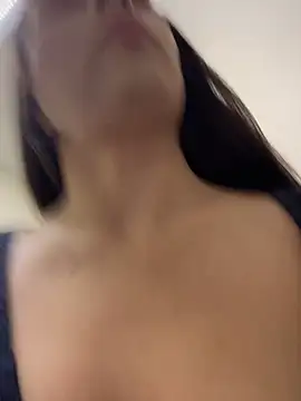 Holly_Play - play HARD nipples in public