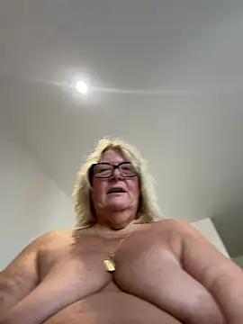 MoistCurveyChanel - tits out