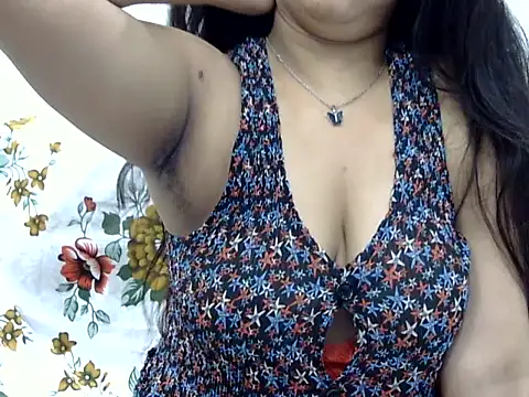 Naina_queen88 - show lips