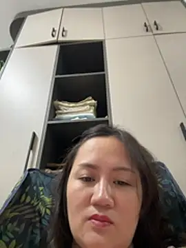 Amy1688 - 户外脱内裤特写小穴