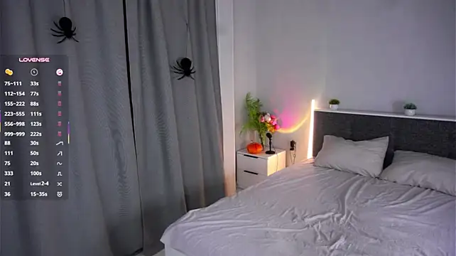 AnnieHansis - Tease you with my sexy body
