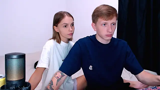 Juliaanddima - show ass doggy