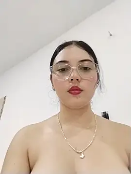 Julianne_valerin