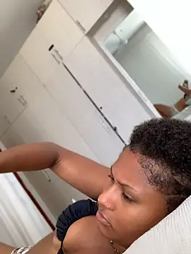 Madelltheebony - Massage my boobs with oil