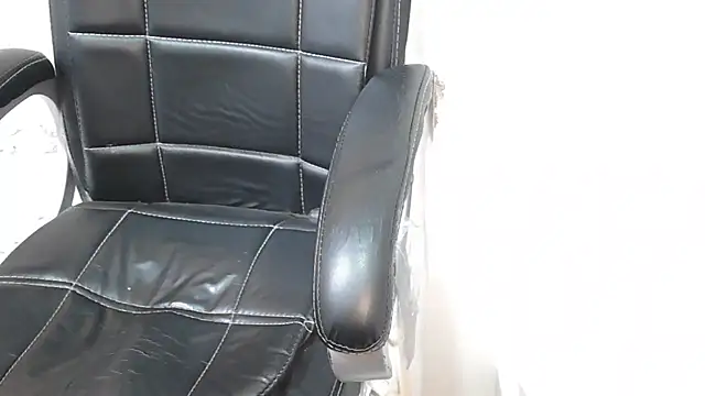 Priya-roy61 - lips ,boobs show