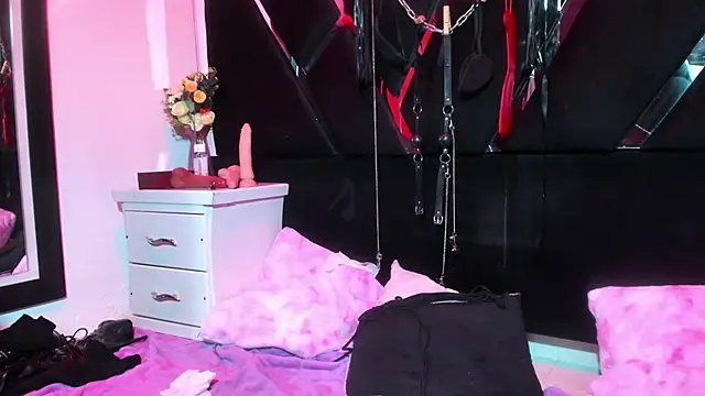Kinky_Dolll - Whip my clitoris 🖤
