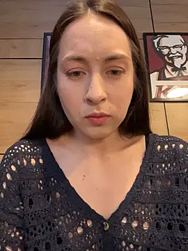 Holly_Play - slide finger while RIDING your face WC