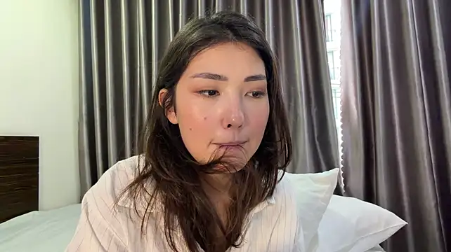 LindaHernandez - finger inside looking for the G-spot