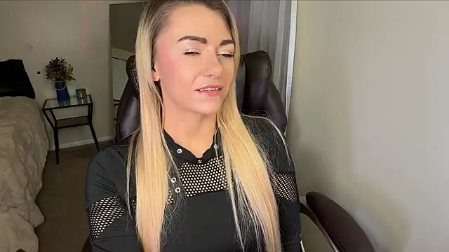 AllieFyre - Flash Tits