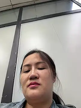 Amy1688 - 户外脱内裤特写小穴