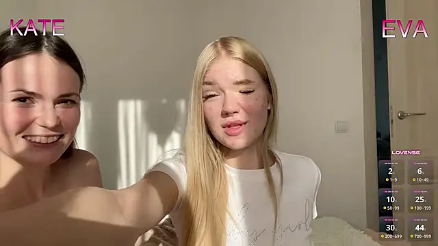 DoublleTroubleX - SLIDE HANDS IN PANTIES AND CARRES