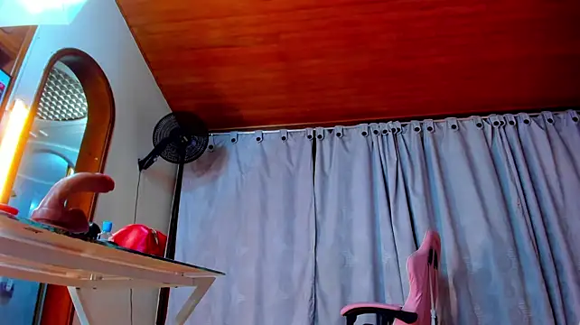 Esmeralda_Boobs - mostrar tetas