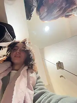 DollyTall - put finger in pussy deep + flash boobs