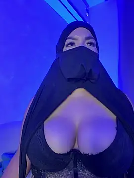 Thaira_aly - flashing breasts 🍒