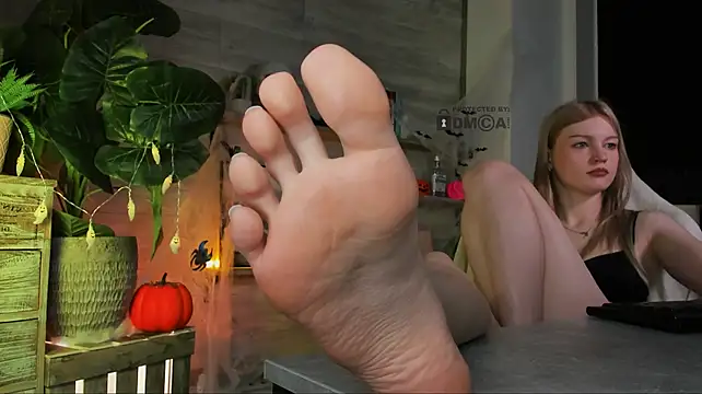 GraceGlamour - 👀 wear 𝐟𝐢𝐬𝐡𝐧𝐞𝐭 stockings