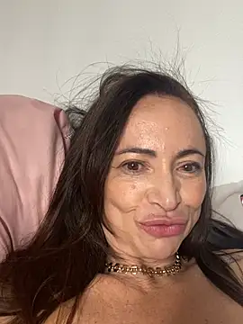 BurryEarmark - Óleo, plug anal e bunda x striptease