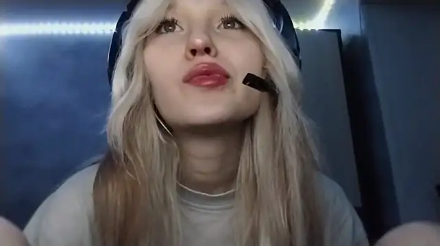 Eliseida - flash boob