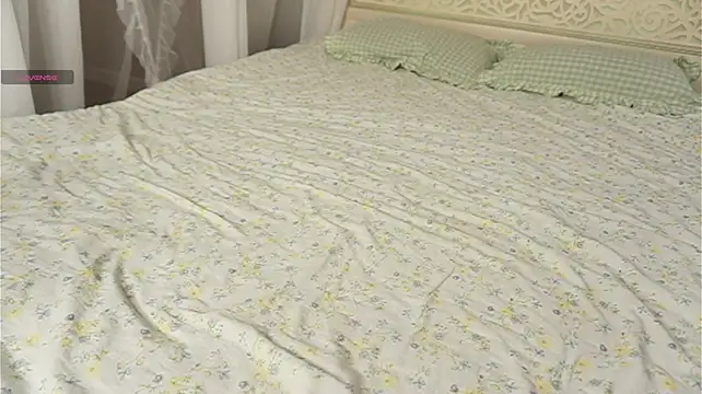 JaneyCage - Massage boobs close to cam