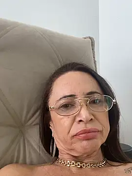 BurryEarmark - Óleo, plug anal e bunda x striptease