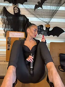 FeetVibe - 👑 Spoil Your Foot Goddess!