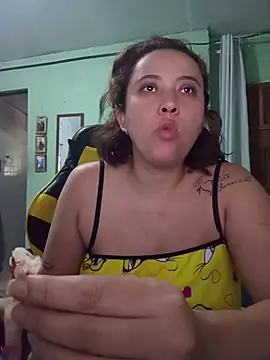 BIADELICIA1 - Abrir o rabo em pé e piscar o cu