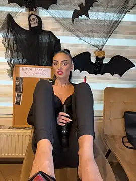 FeetVibe - 👑 Spoil Your Foot Goddess!