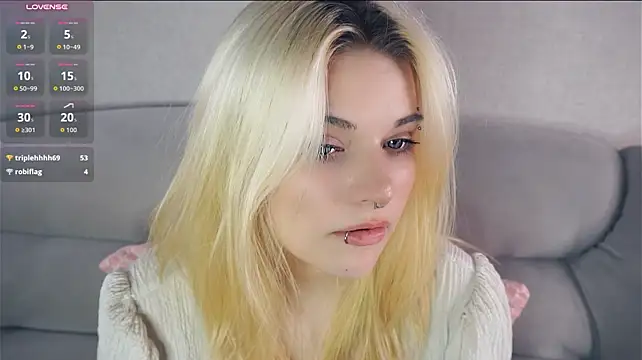 KaleyMahunik - let's lick and bite my finger
