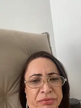 BurryEarmark - Óleo, plug anal e bunda x striptease