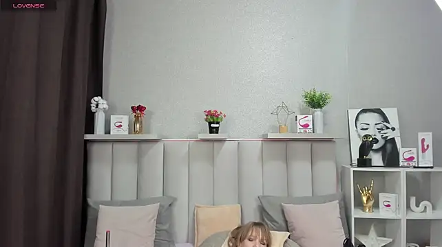 KattyPeachX - Fuck me Lash, Domi, Nora! Show pussy