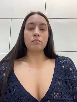 Holly_Play - I am here for fun not talk or stare