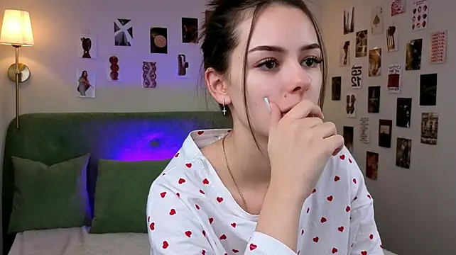 Kiara_beauty - stand up and turn