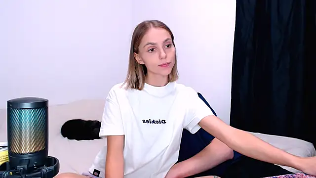 Juliaanddima - show tits