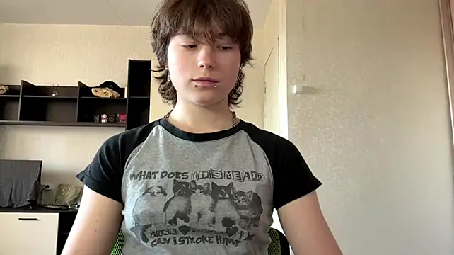 Nellyts - flash boobs
