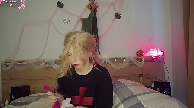 LynetHakes - 🍒 MAKE MY NIPPLES HARD 🍒
