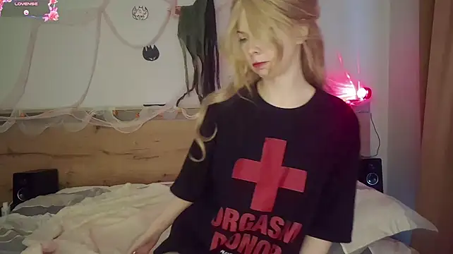 LynetHakes - 🍒 MAKE MY NIPPLES HARD 🍒